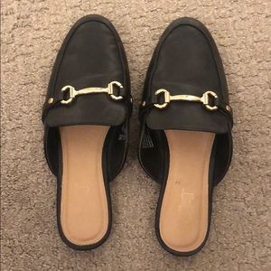 Black slide-ons. Great condition!!